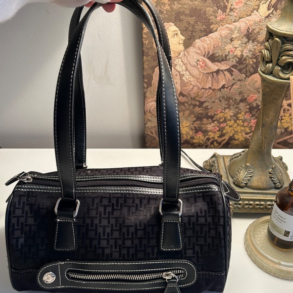 TOMMY HILFIGER SHOULDER PURSE - Picture 3 of 6